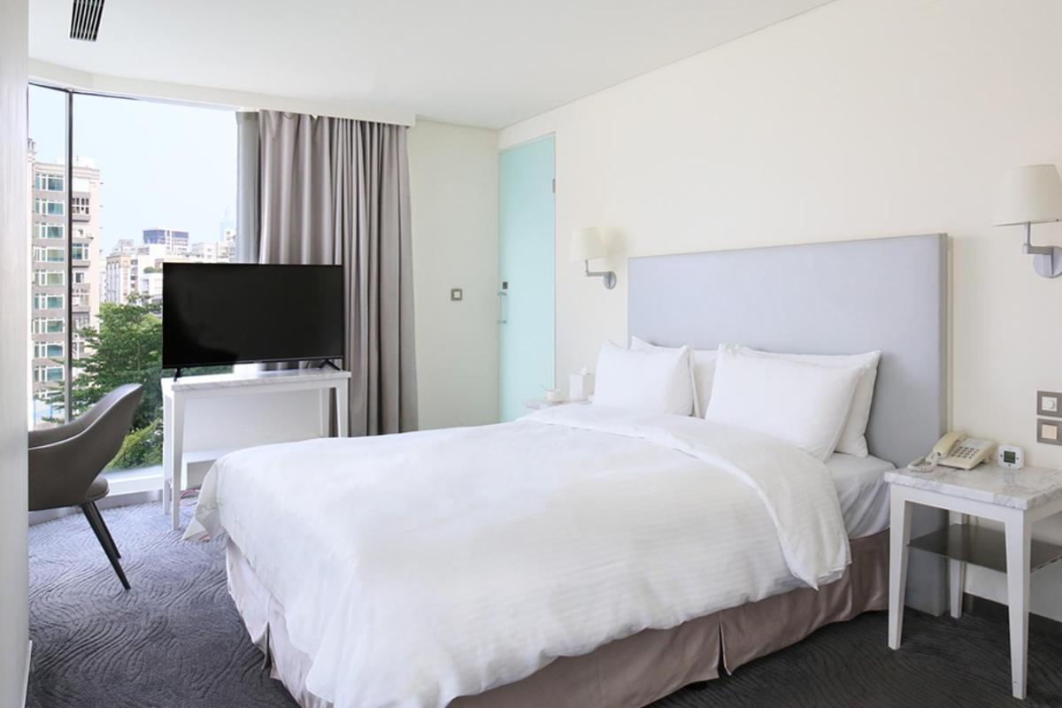 Corner Room